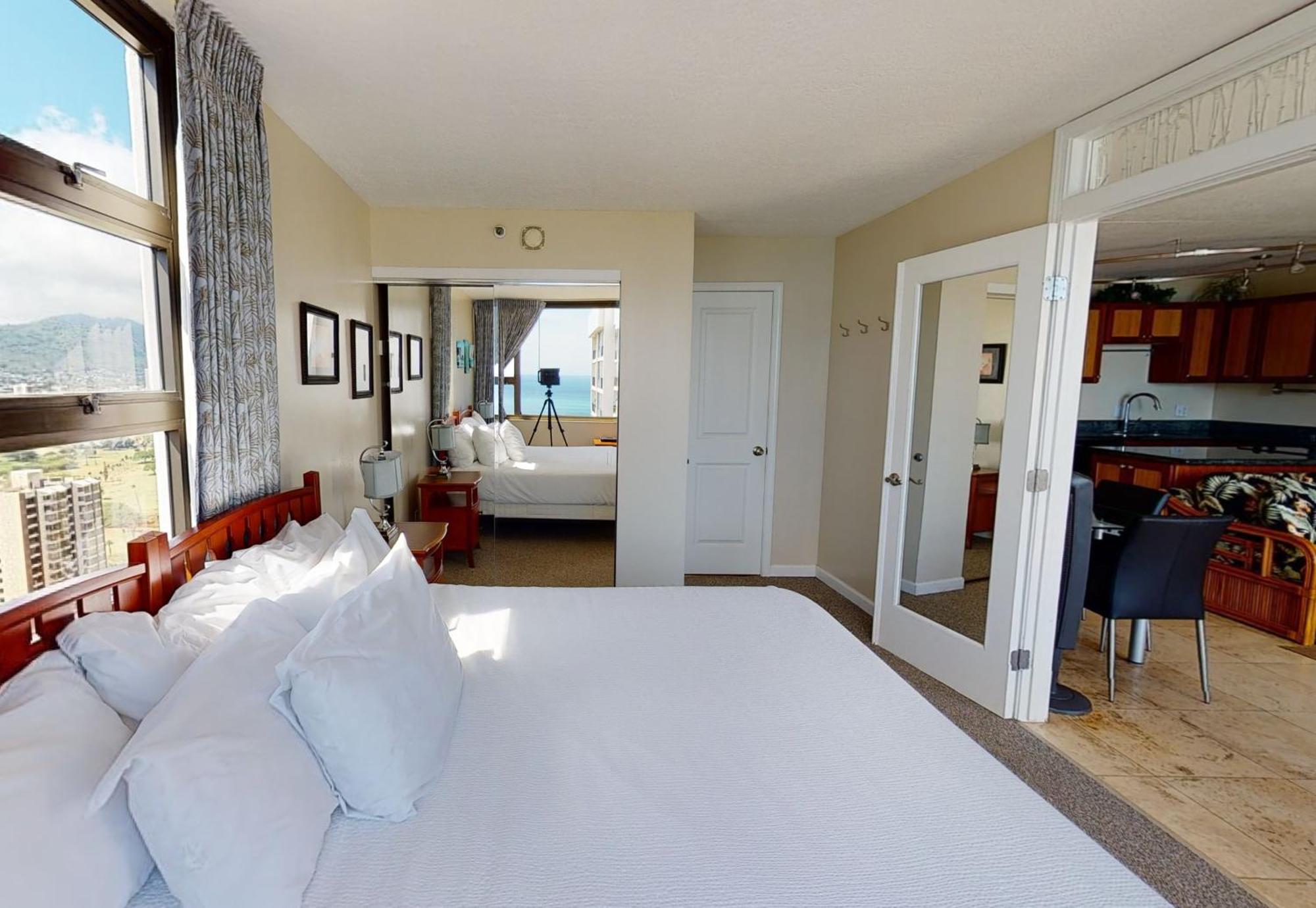 Apartment 36th-floor Oceanview Suite--full Kitchen, Stylish Comfort & Great Value *