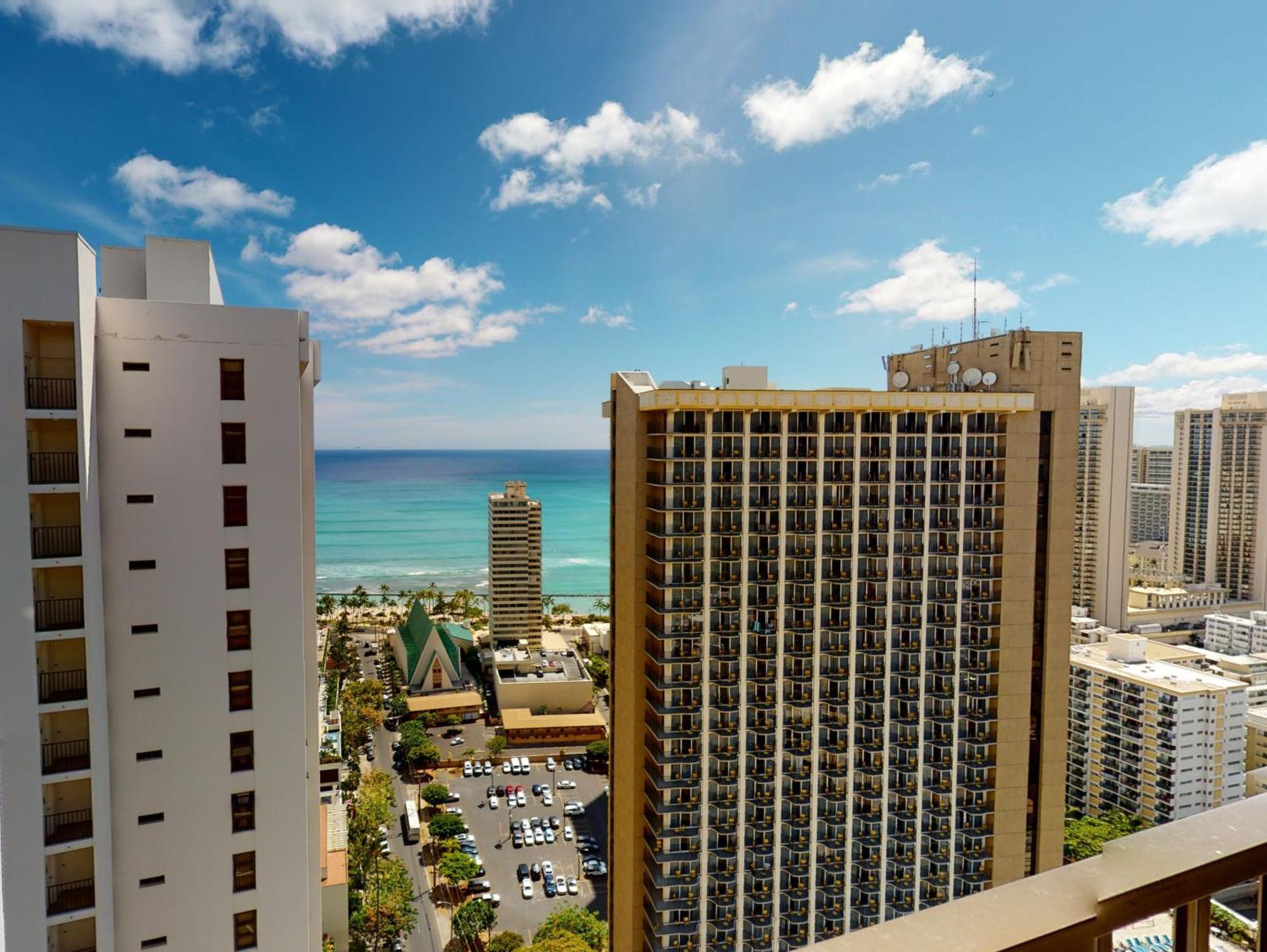 36th-floor Oceanview Suite--full Kitchen, Stylish Comfort & Great Value Apartment Honolulu